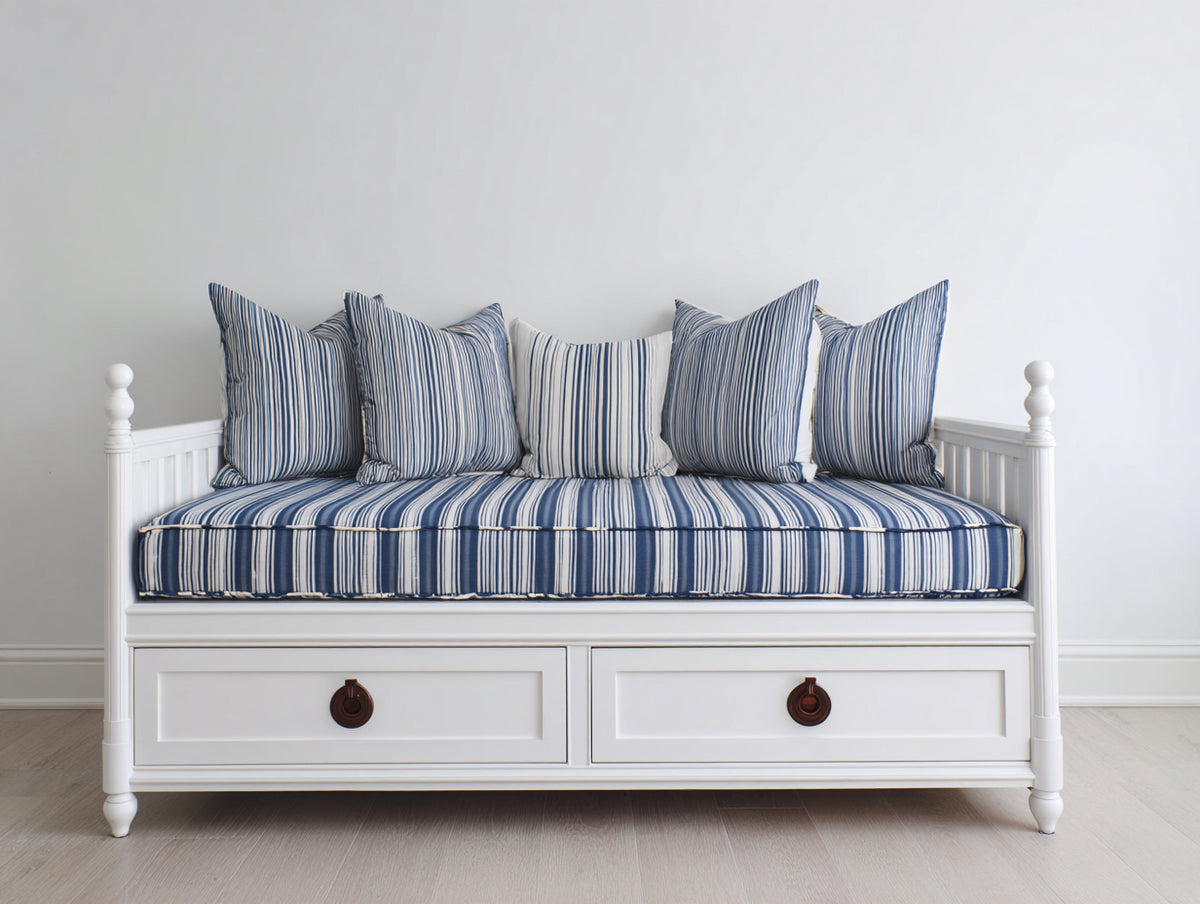 Sofás cama de madera 200x90x85 cm - Estructura blanca con tejido azul y blanco - Diseño clásico con cajones de almacenamiento