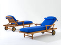 Tumbona de jardín madera de teca 200x75x85 cm color madera natural con cojín azul reclinable y ruedas estilo clásico